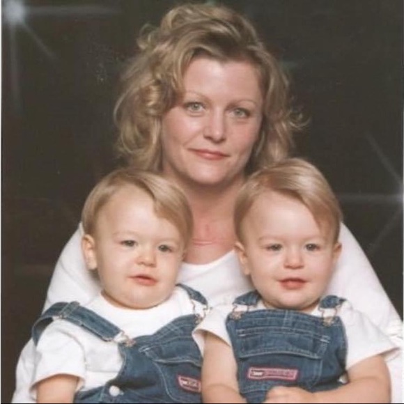 Meet your Posher, Virginia..here to sell, sell, sell,. Living life for me💃 - Picture 5 of 10